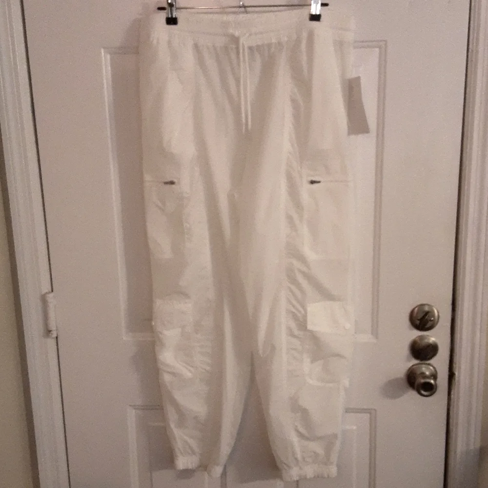 Athleta Parachute Cargo Pants - New with Tags - Picture 1 of 8